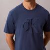Kohokuvioitu Monogram Classic T-paita Kohokuvioitu Monogram Classic T-paita