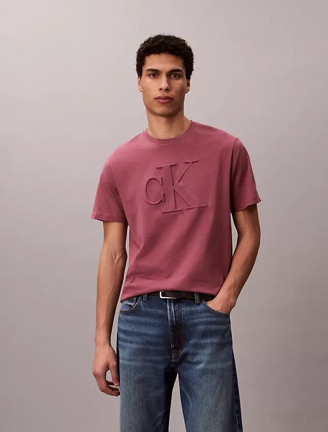 Kohokuvioitu Monogram Classic T-paita Kohokuvioitu Monogram Classic T-paita