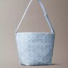 Koko pinnan kattava Emblem-logolla koristeltu Denim-kassi Koko pinnan kattava Emblem-logolla koristeltu Denim-kassi