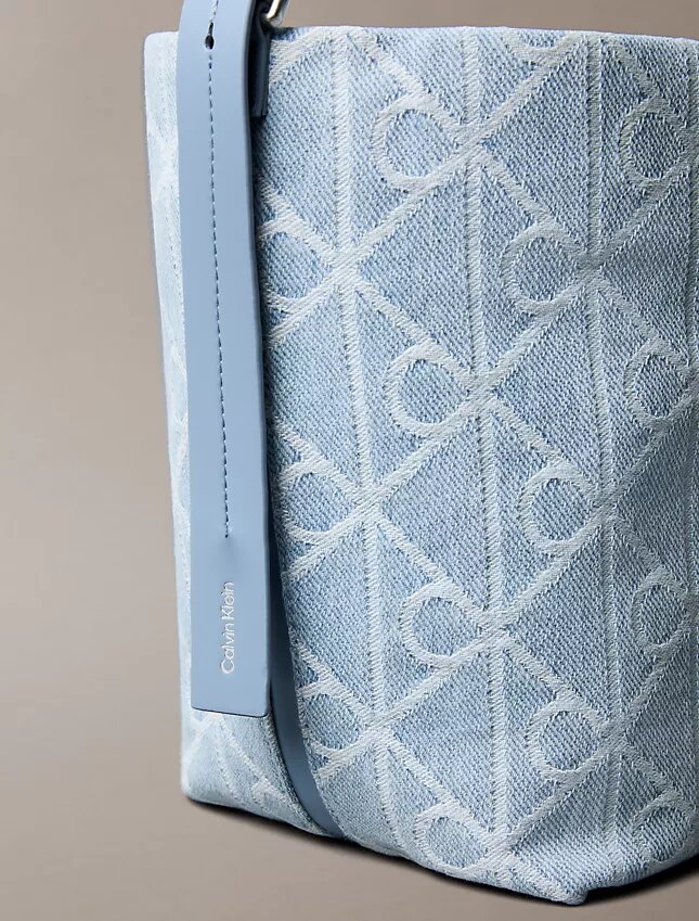 Koko pinnan kattava Emblem-logolla koristeltu Denim-kassi Koko pinnan kattava Emblem-logolla koristeltu Denim-kassi