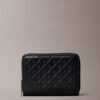 Koko pinnan kattava kohokuvioitu Monogram-kuvioinen vetoketjullinen kolikkopussi Koko pinnan kattava kohokuvioitu Monogram-kuvioinen vetoketjullinen kolikkopussi