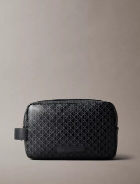 Koko pinnan kattava logomerkki, vetoketjullinen matkatarvikelaukku