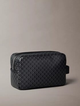 Koko pinnan kattava logomerkki, vetoketjullinen matkatarvikelaukku