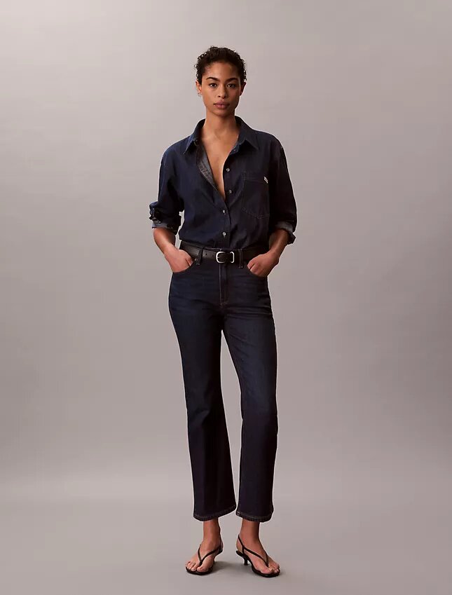 Korkeavyötäröiset, lyhennetyt, levenevät farkut Korkeavyötäröiset, lyhennetyt, levenevät farkut