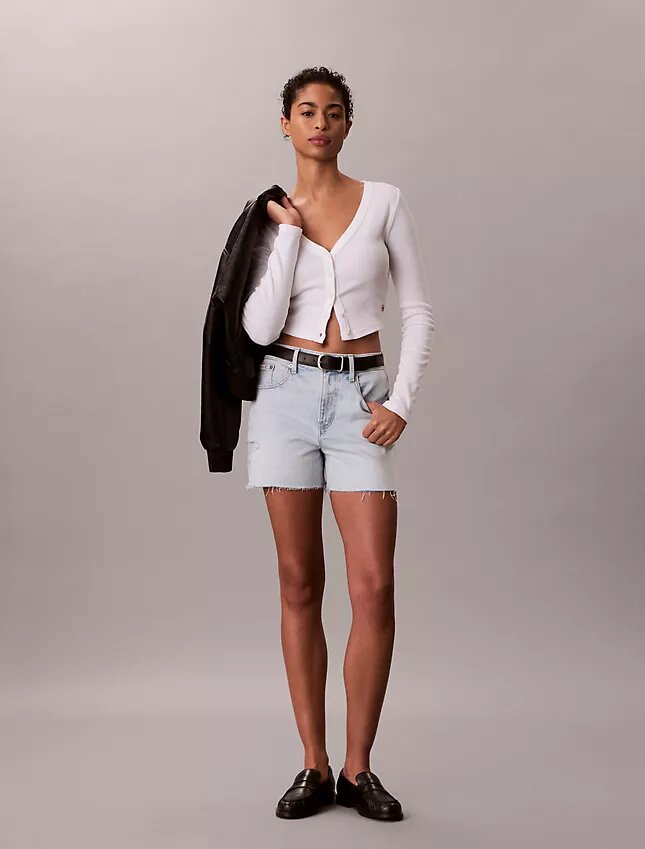 Korkeavyötäröiset midi-Denim-shortsit Korkeavyötäröiset midi-Denim-shortsit