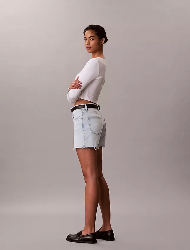 Korkeavyötäröiset midi-Denim-shortsit Korkeavyötäröiset midi-Denim-shortsit