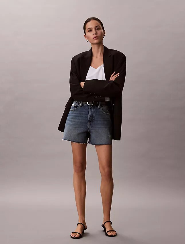 Korkeavyötäröiset midi-Denim-shortsit Korkeavyötäröiset midi-Denim-shortsit