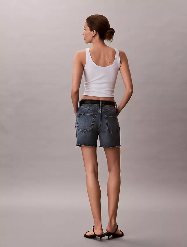 Korkeavyötäröiset midi-Denim-shortsit Korkeavyötäröiset midi-Denim-shortsit