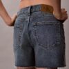 Korkeavyötäröiset midi-Denim-shortsit Korkeavyötäröiset midi-Denim-shortsit