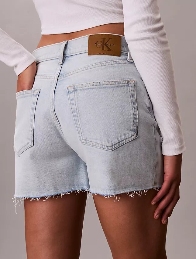 Korkeavyötäröiset midi-Denim-shortsit Korkeavyötäröiset midi-Denim-shortsit