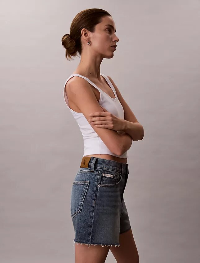 Korkeavyötäröiset midi-Denim-shortsit Korkeavyötäröiset midi-Denim-shortsit