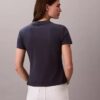 Korostettu logokuviollinen slim-mallinen T-paita