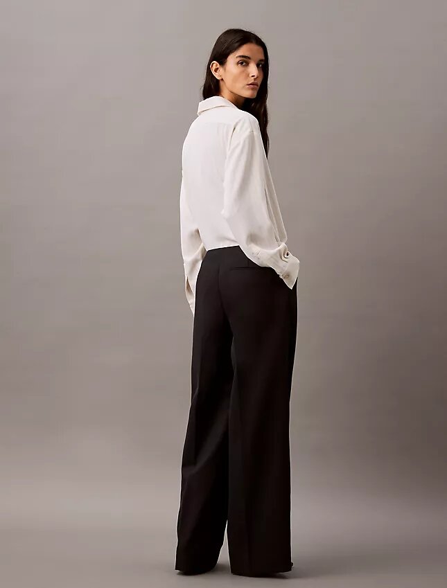Kreppihousut, leveät lahkeet Kreppihousut, leveät lahkeet