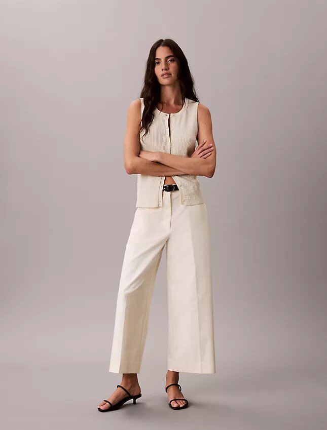 Leveälahkeiset cropped-chino-housut Leveälahkeiset cropped-chino-housut