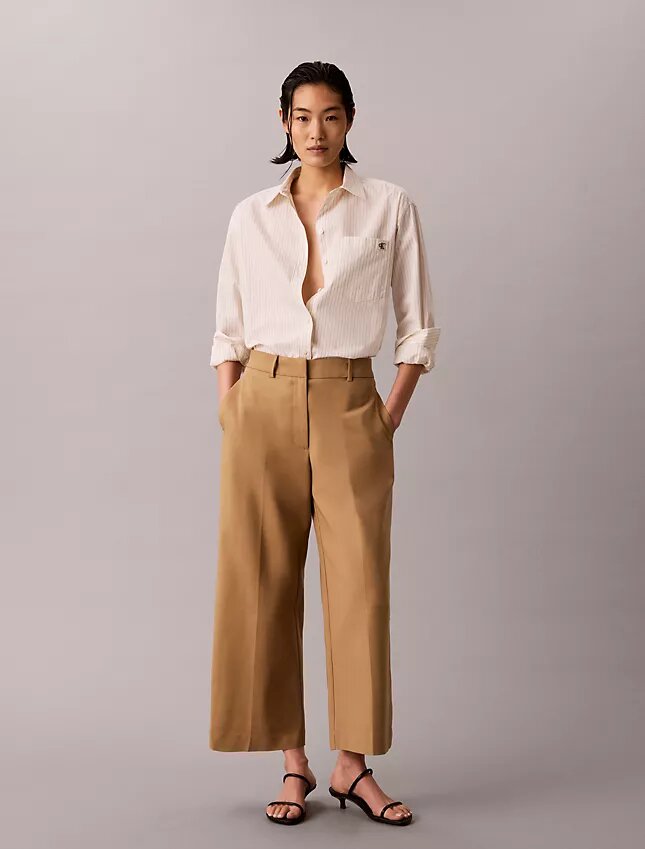 Leveälahkeiset cropped-chino-housut Leveälahkeiset cropped-chino-housut