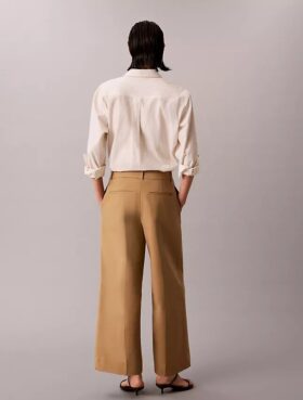 Leveälahkeiset cropped-chino-housut