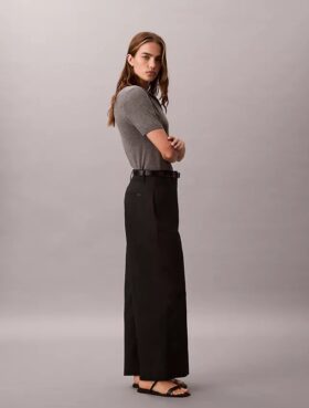 Leveälahkeiset cropped-chino-housut