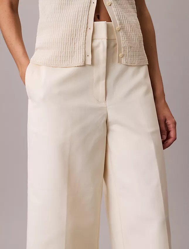 Leveälahkeiset cropped-chino-housut Leveälahkeiset cropped-chino-housut