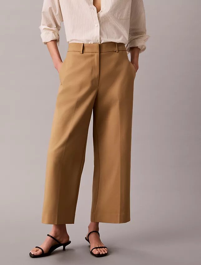 Leveälahkeiset cropped-chino-housut Leveälahkeiset cropped-chino-housut