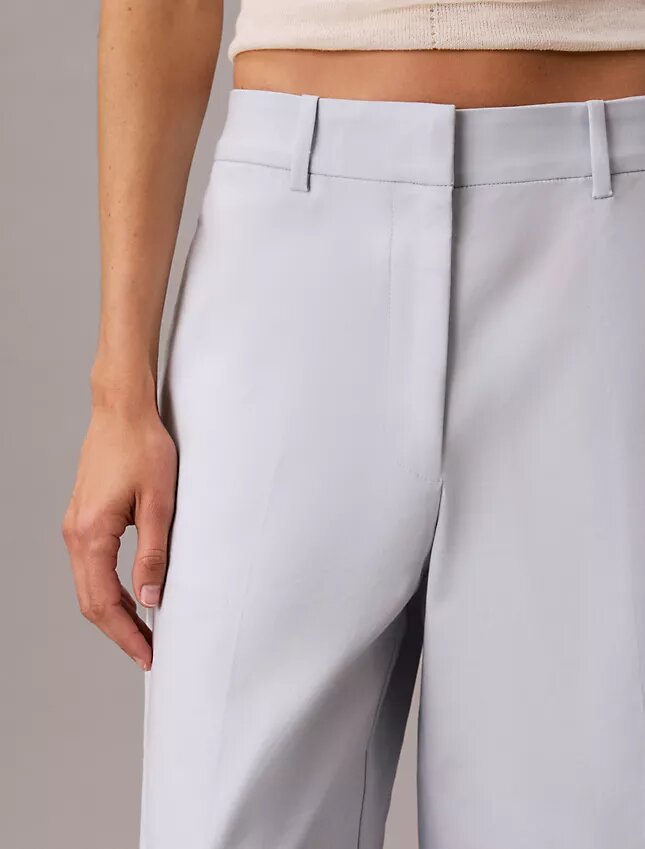 Leveälahkeiset cropped-chino-housut Leveälahkeiset cropped-chino-housut