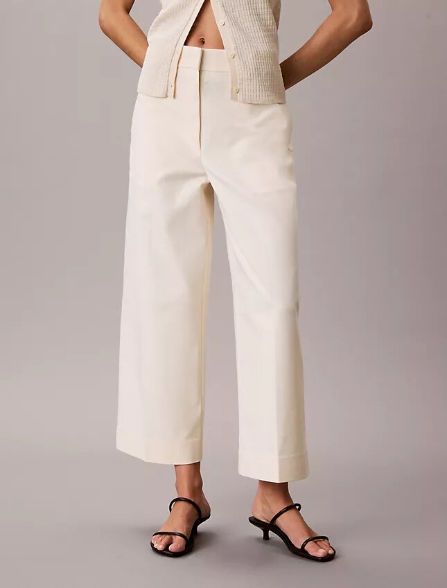 Leveälahkeiset cropped-chino-housut Leveälahkeiset cropped-chino-housut