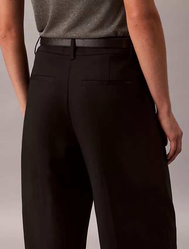 Leveälahkeiset cropped-chino-housut Leveälahkeiset cropped-chino-housut