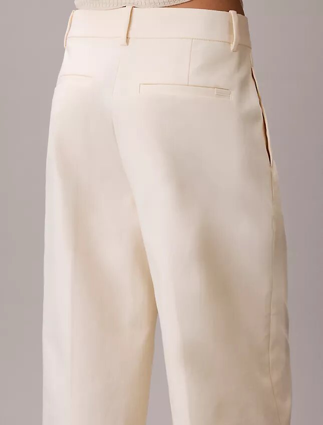 Leveälahkeiset cropped-chino-housut Leveälahkeiset cropped-chino-housut