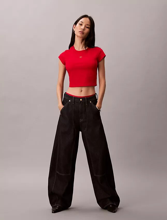 Lunar New Year Emblem Logo Crop T-paita Lunar New Year Emblem Logo Crop T-paita