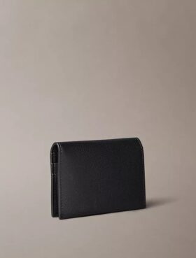 Minimalistinen Monogram-korttikotelo