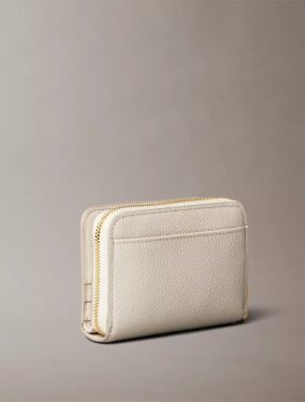 Minimalistinen Monogramilla varustettu vetoketjullinen lompakko