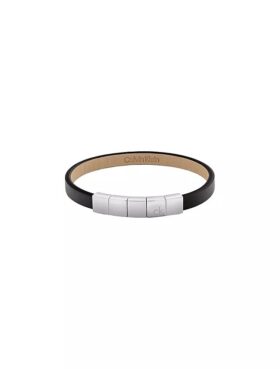 Minimalistinen neliörannekoru