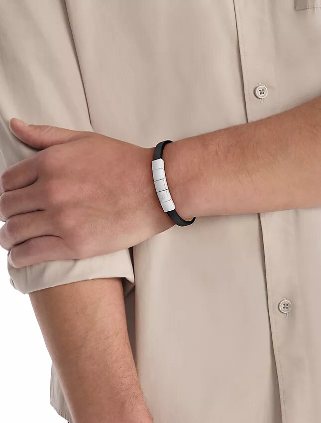Minimalistinen neliörannekoru Minimalistinen neliörannekoru