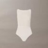 Minimalistinen verkkokangasinen muotoileva alusvaate Minimalistinen verkkokangasinen muotoileva alusvaate