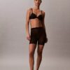 Minimalistiset, selkäaukolliset mesh-boyshortit