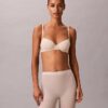 Minimalistiset, selkäaukolliset mesh-boyshortit