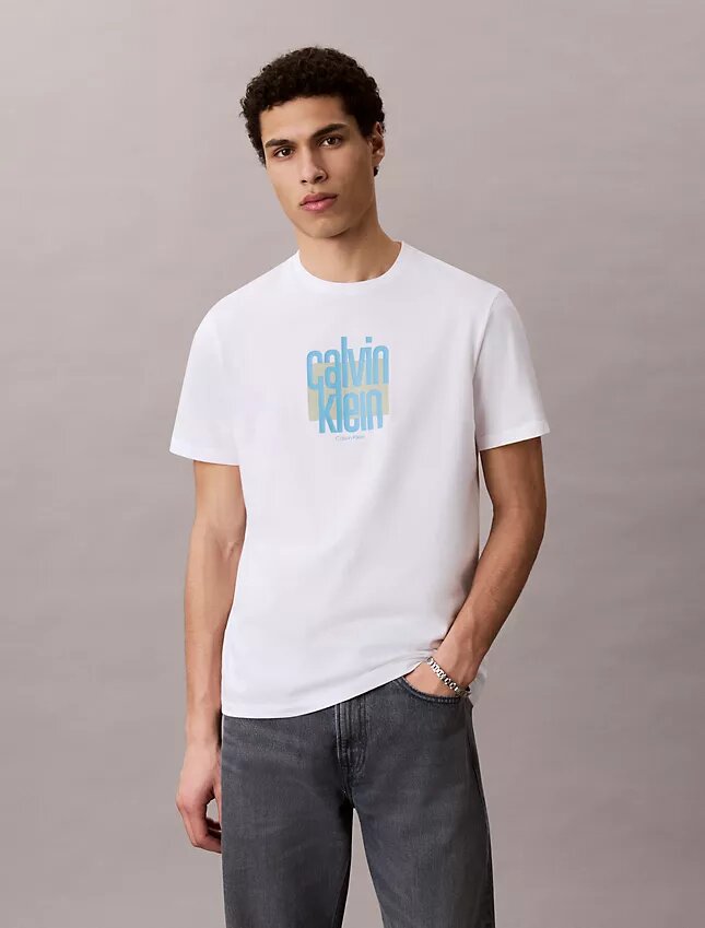 Moderni Calvin Klein -paita graafisella logolla Moderni Calvin Klein -paita graafisella logolla