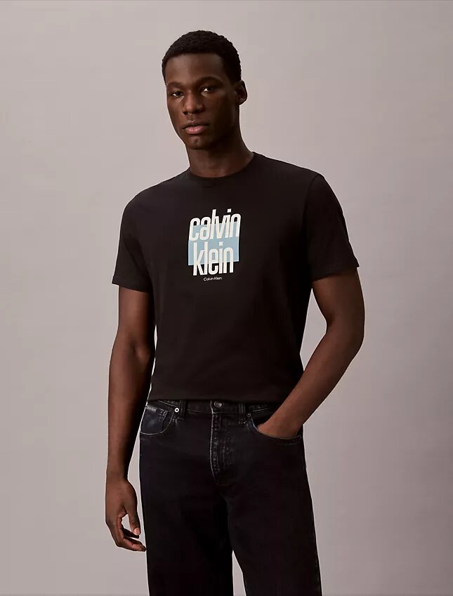 Moderni Calvin Klein -paita graafisella logolla Moderni Calvin Klein -paita graafisella logolla
