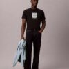 Moderni Calvin Klein -paita graafisella logolla Moderni Calvin Klein -paita graafisella logolla