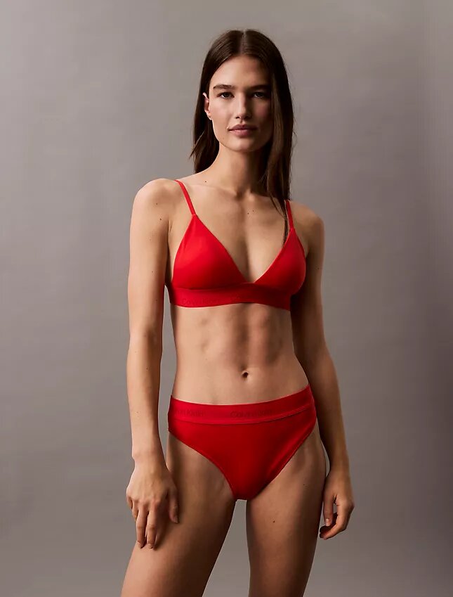 Moderni logolla varustettu kolmiomallinen Bikini-yläosa Moderni logolla varustettu kolmiomallinen Bikini-yläosa