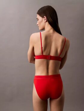 Moderni logolla varustettu kolmiomallinen Bikini-yläosa Moderni logolla varustettu kolmiomallinen Bikini-yläosa