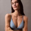 Moderni logolla varustettu kolmiomallinen Bikini-yläosa Moderni logolla varustettu kolmiomallinen Bikini-yläosa