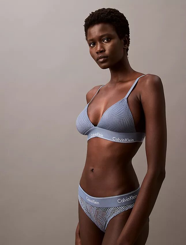 Moderni pitsi, kevyesti vuorattu kolmiomallinen Bralette Moderni pitsi, kevyesti vuorattu kolmiomallinen Bralette