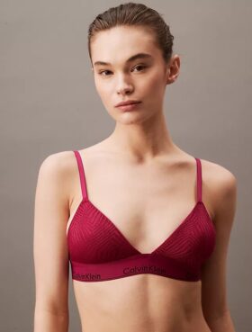 Moderni pitsi, kevyesti vuorattu kolmiomallinen Bralette