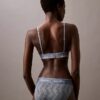 Moderni pitsi, kevyesti vuorattu kolmiomallinen Bralette Moderni pitsi, kevyesti vuorattu kolmiomallinen Bralette