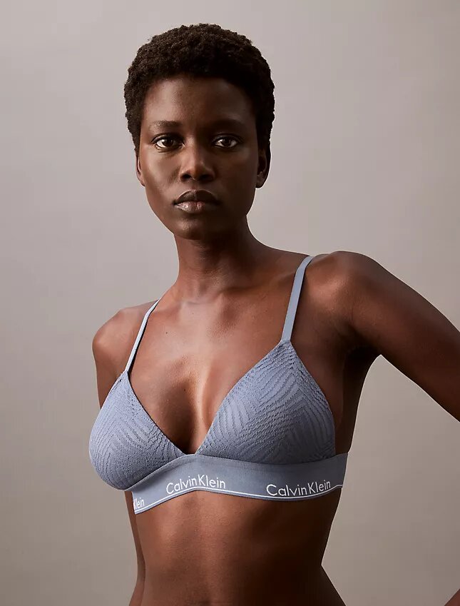 Moderni pitsi, kevyesti vuorattu kolmiomallinen Bralette Moderni pitsi, kevyesti vuorattu kolmiomallinen Bralette