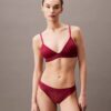 Moderni pitsi, kevyesti vuorattu kolmiomallinen Bralette Moderni pitsi, kevyesti vuorattu kolmiomallinen Bralette