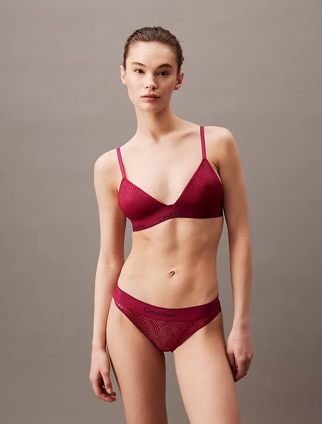 Moderni pitsi, kevyesti vuorattu kolmiomallinen Bralette Moderni pitsi, kevyesti vuorattu kolmiomallinen Bralette