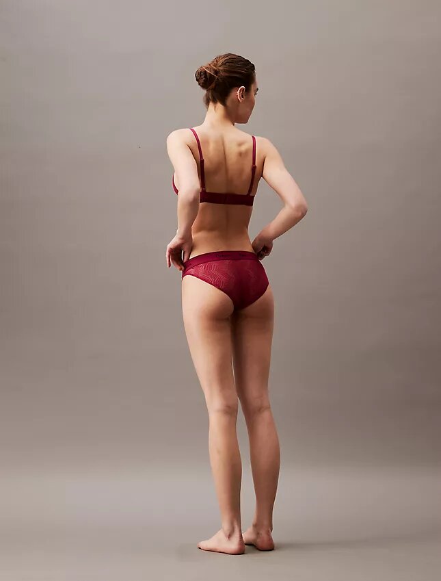 Moderni pitsi, kevyesti vuorattu kolmiomallinen Bralette Moderni pitsi, kevyesti vuorattu kolmiomallinen Bralette