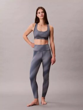 Moderni urheilullinen printti, racerback-malli, keskivahva urheiluliivi
