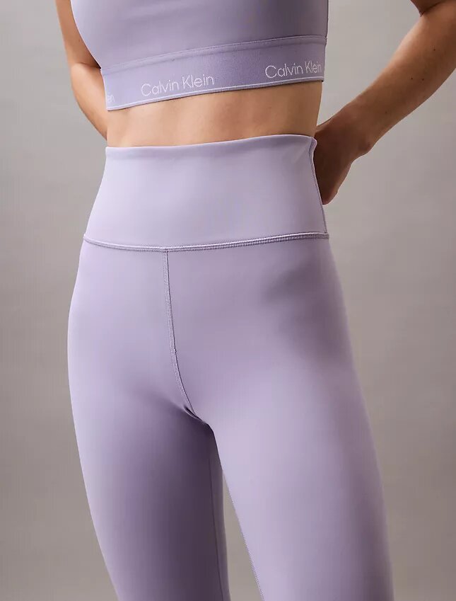 Modernit urheilulliset korkeavyötäröiset 7/8-leggingsit Modernit urheilulliset korkeavyötäröiset 7/8-leggingsit